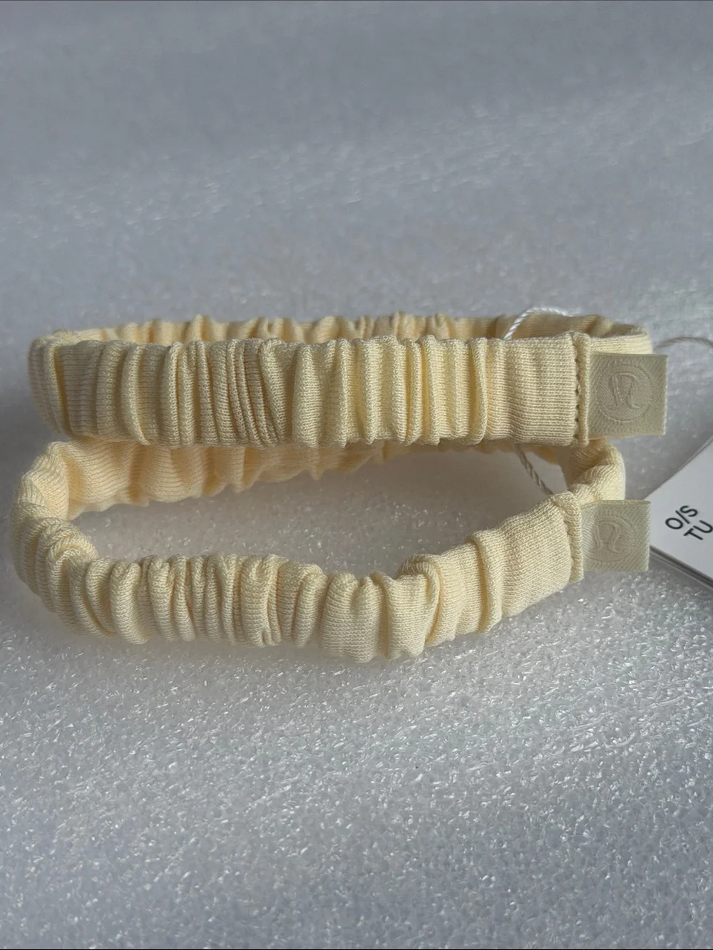 🆕 LULULEMON Skinny Scrunchies 2 Pack BTCR Butter Cream NWT